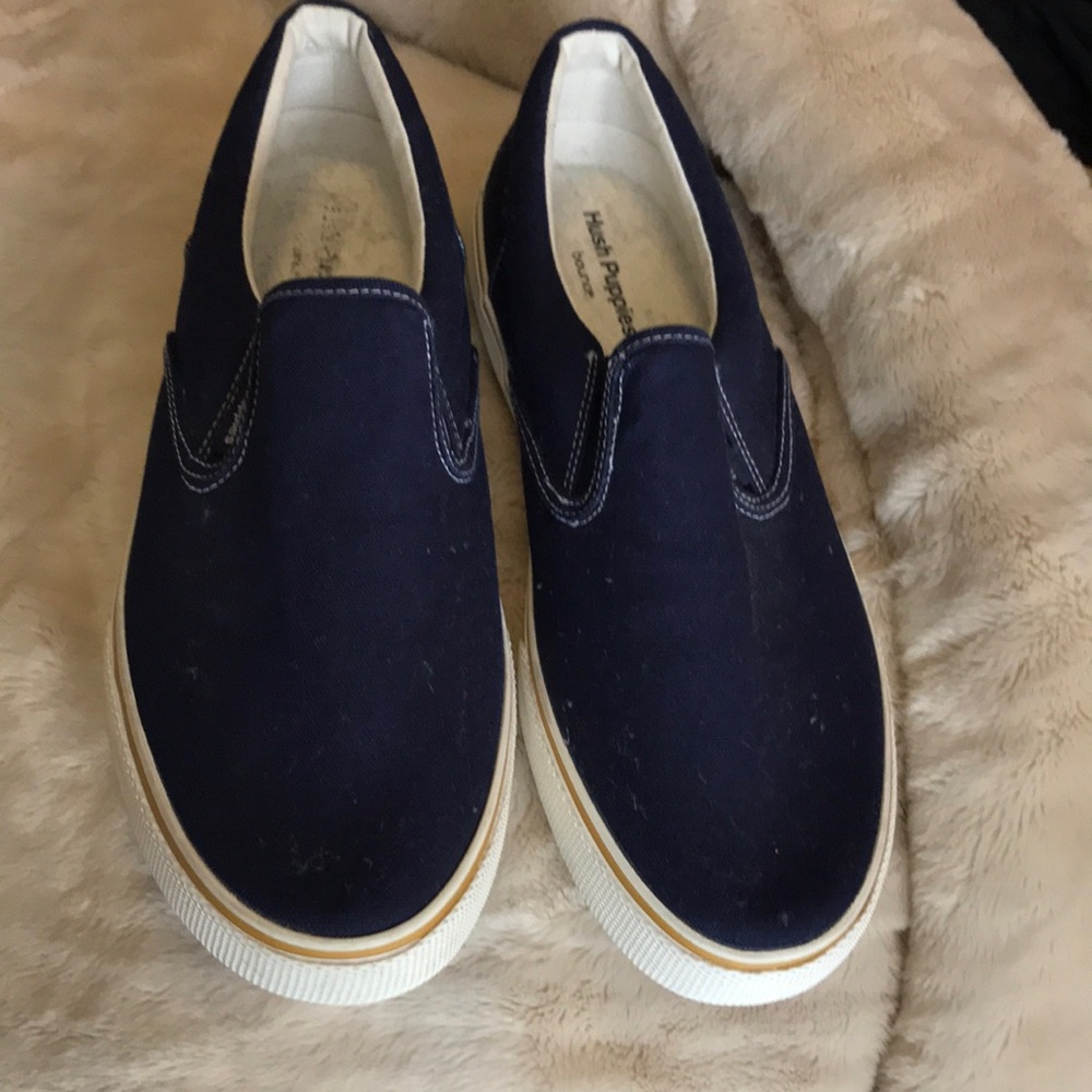 Hush Puppies bounce. Blue Canvas shoes size 9 1/2 . Just like new!